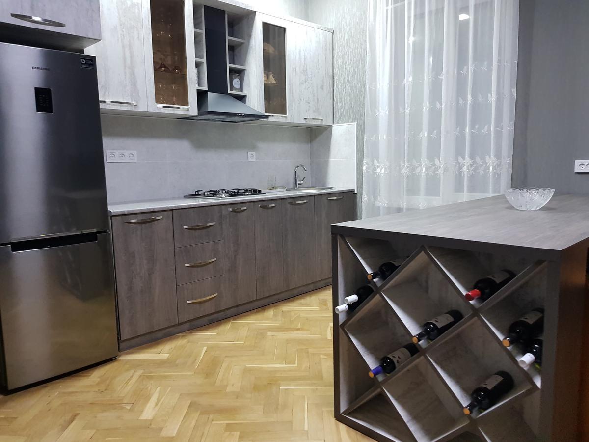 Doors Hotel Kutaisi Luaran gambar
